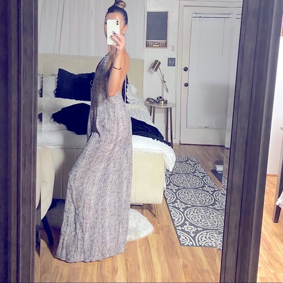 Beautiful backless halter maxi dress | snake skin esque print | size S - Picture 2 of 3